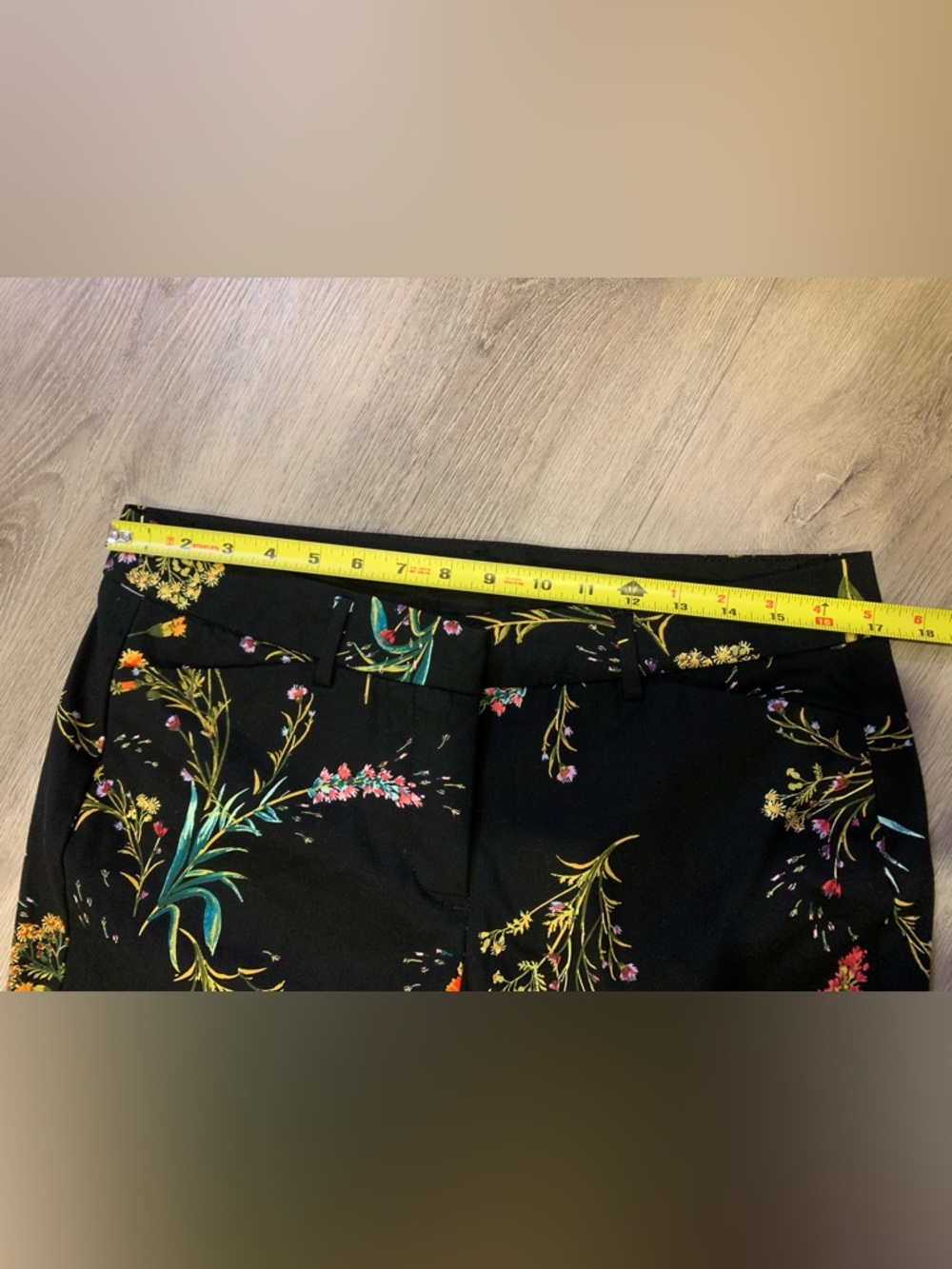 Black Floral Cropped Pants - Picture 3 of 6